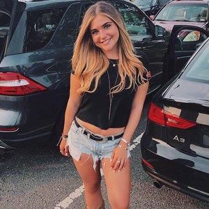 Meet your Posher, Courtney